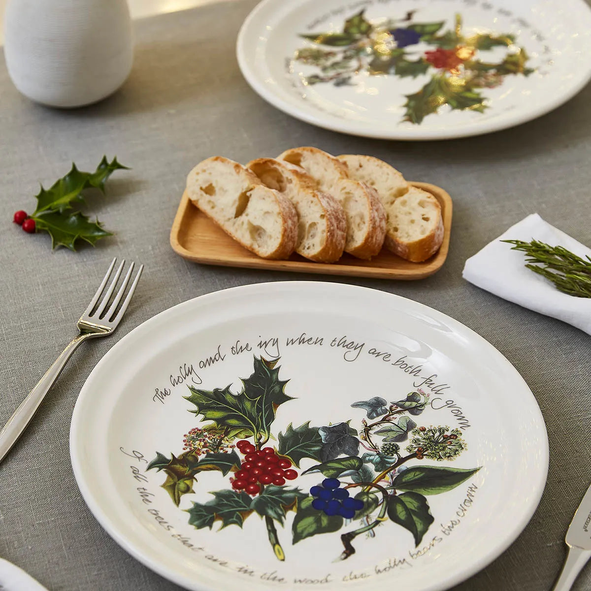 The Holly and the Ivy Set of 6 Dinner Plates